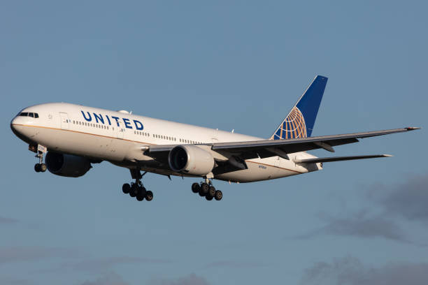 A United 777 Nearly Plunged Into the Ocean After Takeoff From Hawaii. WTF Happened?